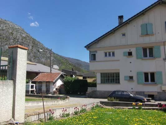 Appartement Au Pied Des Montagnes Auzat Exteriör bild